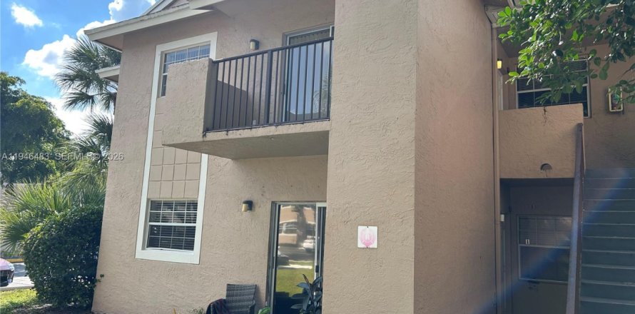 Кондоминиум с 2 спальнями в Пемброк-Пайнс, Флорида № 2002788