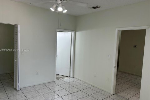 Купить кондоминиум в Пемброк-Пайнс, Флорида 2 спальни, 79.34м2, № 2002788 - фото 11