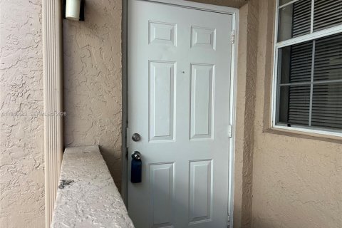 Купить кондоминиум в Пемброк-Пайнс, Флорида 2 спальни, 79.34м2, № 2002788 - фото 2