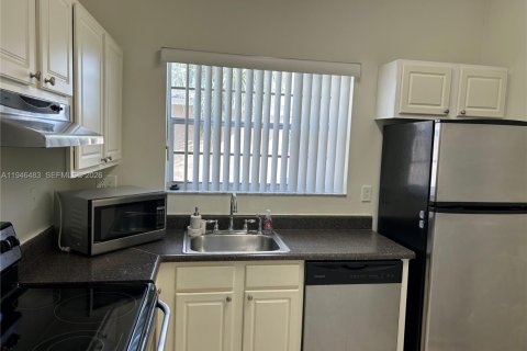 Купить кондоминиум в Пемброк-Пайнс, Флорида 2 спальни, 79.34м2, № 2002788 - фото 4