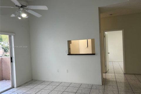 Купить кондоминиум в Пемброк-Пайнс, Флорида 2 спальни, 79.34м2, № 2002788 - фото 3