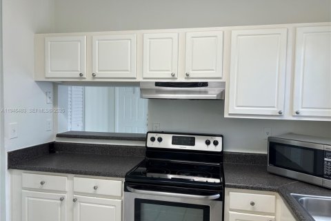 Купить кондоминиум в Пемброк-Пайнс, Флорида 2 спальни, 79.34м2, № 2002788 - фото 5