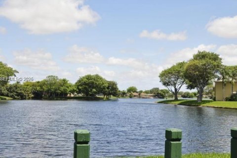 Купить кондоминиум в Пемброк-Пайнс, Флорида 2 спальни, 79.34м2, № 2002788 - фото 16