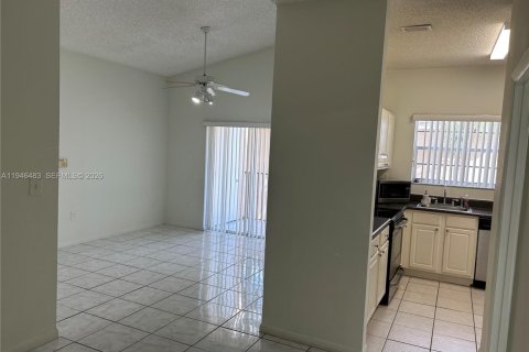 Купить кондоминиум в Пемброк-Пайнс, Флорида 2 спальни, 79.34м2, № 2002788 - фото 9
