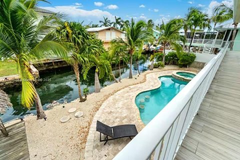 House in Key Largo, Florida 4 bedrooms, 139.35 sq.m. № 1836187 - photo 16