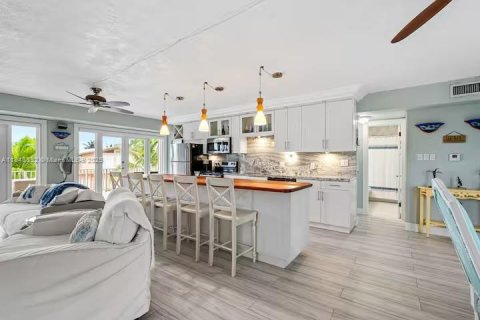 House in Key Largo, Florida 4 bedrooms, 139.35 sq.m. № 1836187 - photo 30