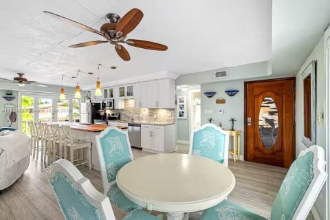 House in Key Largo, Florida 4 bedrooms, 139.35 sq.m. № 1836187 - photo 13