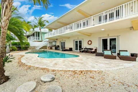 House in Key Largo, Florida 4 bedrooms, 139.35 sq.m. № 1836187 - photo 2