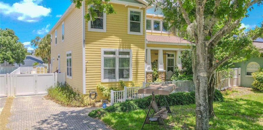 House in Oldsmar, Florida 4 bedrooms, 264.59 sq.m. № 1736516