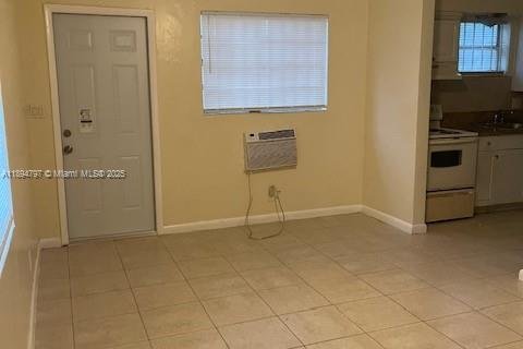 House in Fort Lauderdale, Florida 1 bedroom № 1949300 - photo 1