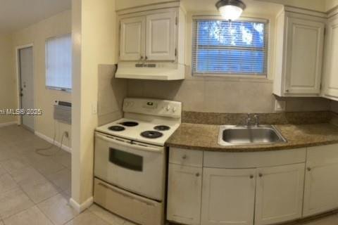 House in Fort Lauderdale, Florida 1 bedroom № 1949300 - photo 4