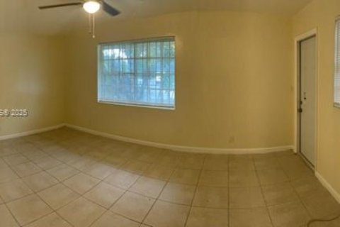 House in Fort Lauderdale, Florida 1 bedroom № 1949300 - photo 2