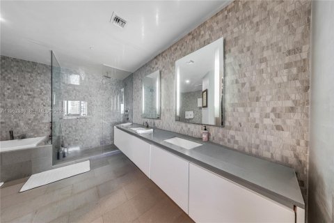 Купить кондоминиум в Майами, Флорида 2 спальни, 129.6м2, № 2153219 - фото 10