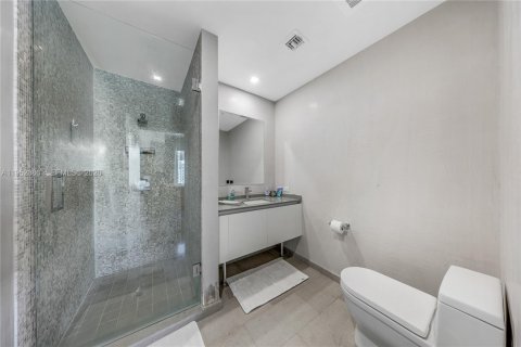 Купить кондоминиум в Майами, Флорида 2 спальни, 129.6м2, № 2153219 - фото 15
