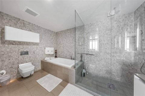 Купить кондоминиум в Майами, Флорида 2 спальни, 129.6м2, № 2153219 - фото 11