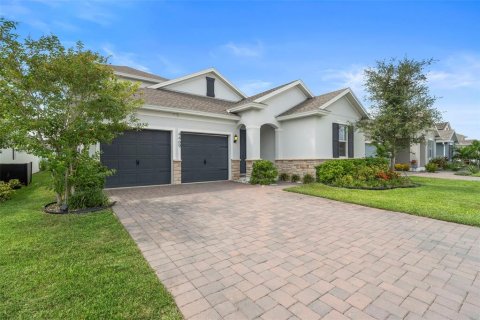 House in Clermont, Florida 4 bedrooms, 268.02 sq.m. № 1915191 - photo 3