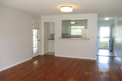 House in Daytona Beach, Florida 3 bedrooms, 112.6 sq.m. № 1915928 - photo 3