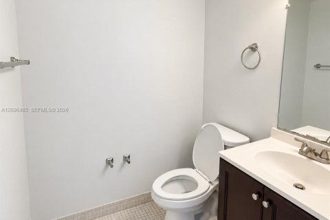 Condo in Lauderhill, Florida, 2 bedrooms  № 2390422 - photo 13