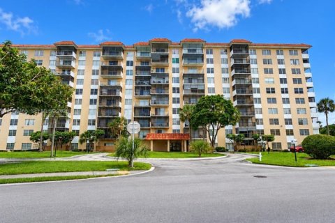 Condo in Lauderhill, Florida, 2 bedrooms  № 2390422 - photo 20