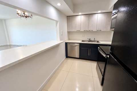 Condo in Lauderhill, Florida, 2 bedrooms  № 2390422 - photo 16