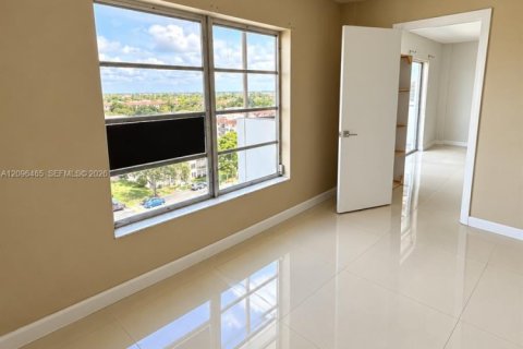 Condo in Lauderhill, Florida, 2 bedrooms  № 2390422 - photo 11