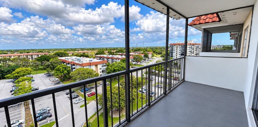Condo in Lauderhill, Florida, 2 bedrooms  № 2390422