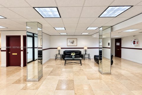 Condo in Lauderhill, Florida, 2 bedrooms  № 2390422 - photo 19