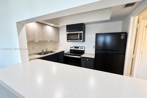Condo in Lauderhill, Florida, 2 bedrooms  № 2390422 - photo 15