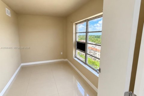 Condo in Lauderhill, Florida, 2 bedrooms  № 2390422 - photo 10