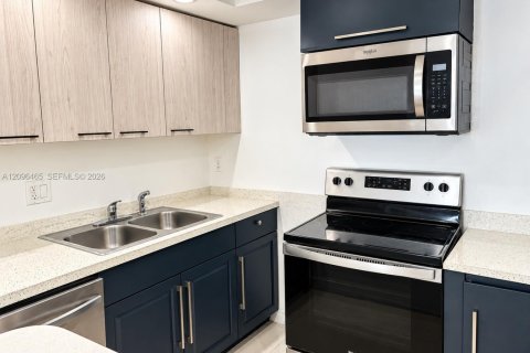 Condo in Lauderhill, Florida, 2 bedrooms  № 2390422 - photo 18