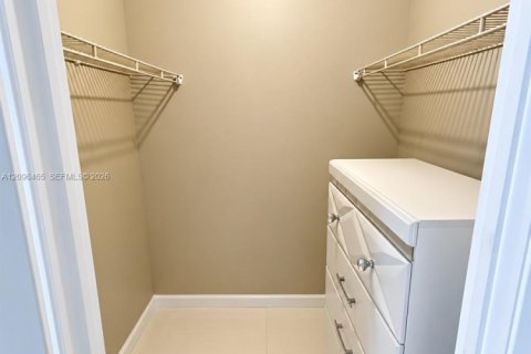 Condo in Lauderhill, Florida, 2 bedrooms  № 2390422 - photo 9
