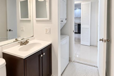 Condo in Lauderhill, Florida, 2 bedrooms  № 2390422 - photo 14