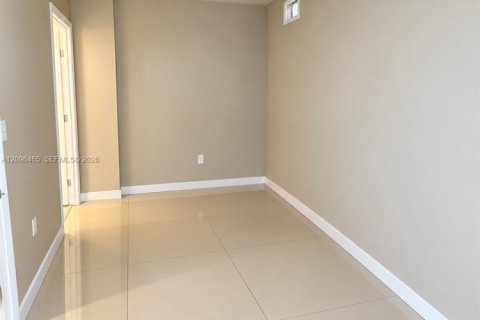Condo in Lauderhill, Florida, 2 bedrooms  № 2390422 - photo 6