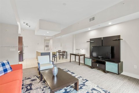 Condominio en venta en Doral, Florida, 1 dormitorio, 99.41 m2 № 1944166 - foto 1