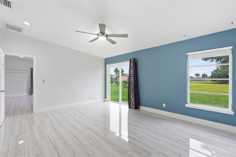 Villa ou maison à vendre à Cape Coral, Floride: 3 chambres, 201.23 m2 № 2273222 - photo 18