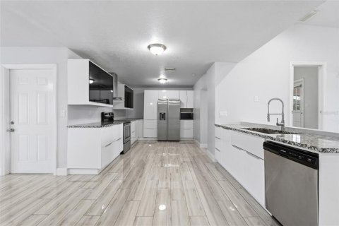 Villa ou maison à vendre à Cape Coral, Floride: 3 chambres, 201.23 m2 № 2273222 - photo 10