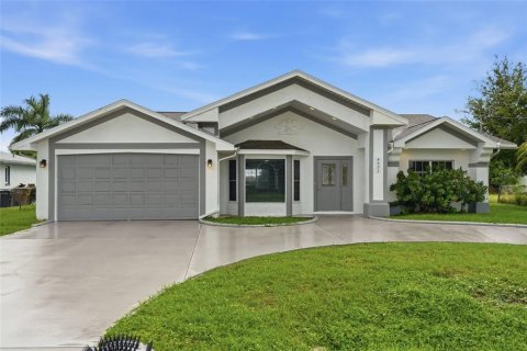 Villa ou maison à Cape Coral, Floride 3 chambres, 201.23 m2 № 2273222