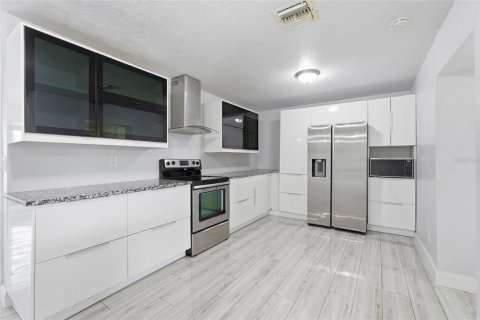 Villa ou maison à vendre à Cape Coral, Floride: 3 chambres, 201.23 m2 № 2273222 - photo 11