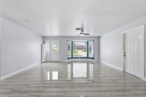 Villa ou maison à vendre à Cape Coral, Floride: 3 chambres, 201.23 m2 № 2273222 - photo 6