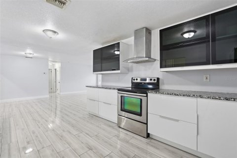 Villa ou maison à vendre à Cape Coral, Floride: 3 chambres, 201.23 m2 № 2273222 - photo 12