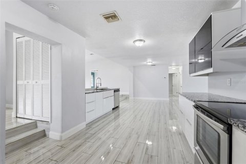 Villa ou maison à vendre à Cape Coral, Floride: 3 chambres, 201.23 m2 № 2273222 - photo 14