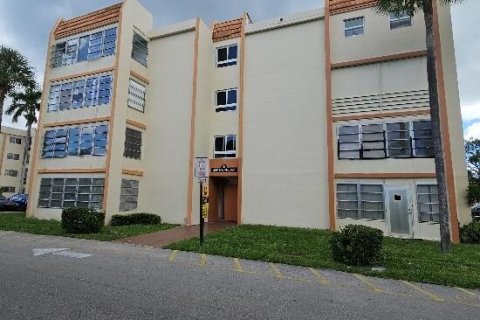 Copropriété à vendre à Lauderhill, Floride: 1 chambre, 70.14 m2 № 2146766 - photo 2