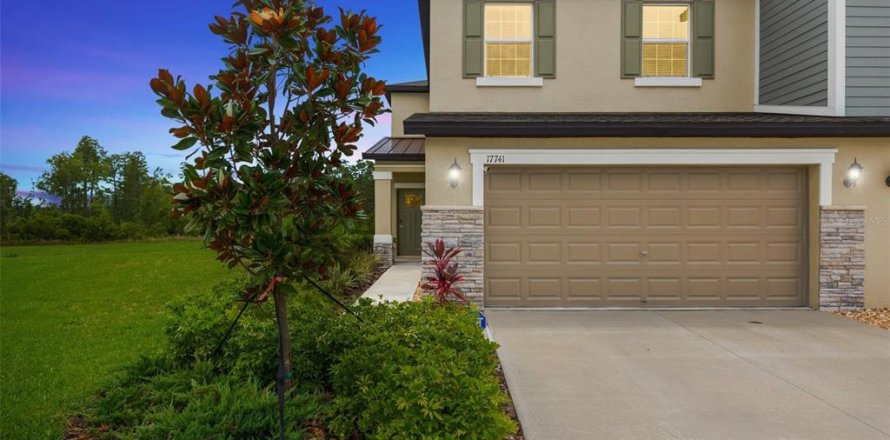 Townhouse in Land O' Lakes, Florida 3 bedrooms, 167.32 sq.m. № 1812836