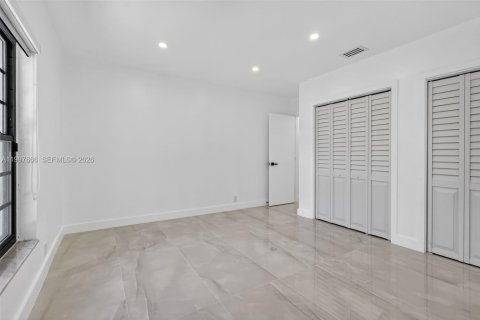 Villa ou maison à vendre à Hallandale Beach, Floride: 5 chambres № 2059535 - photo 24