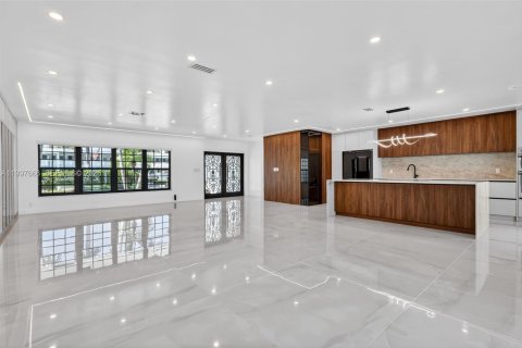 Villa ou maison à vendre à Hallandale Beach, Floride: 5 chambres № 2059535 - photo 5