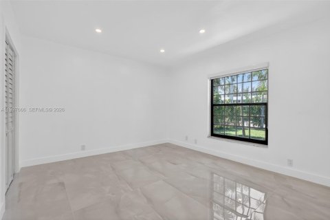 Villa ou maison à vendre à Hallandale Beach, Floride: 5 chambres № 2059535 - photo 23