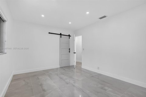 Villa ou maison à vendre à Hallandale Beach, Floride: 5 chambres № 2059535 - photo 28