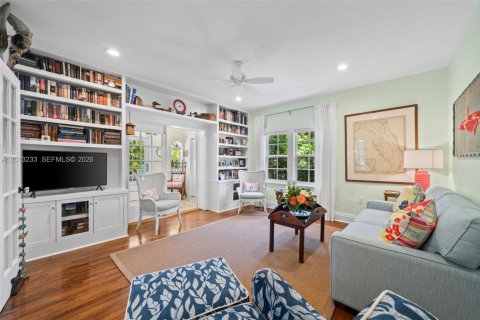 Villa ou maison à vendre à Miami, Floride: 4 chambres, 220.92 m2 № 2076190 - photo 4