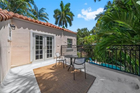 Villa ou maison à vendre à Miami, Floride: 4 chambres, 220.92 m2 № 2076190 - photo 13