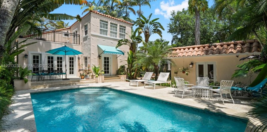 Villa ou maison à Miami, Floride 4 chambres, 220.92 m2 № 2076190
